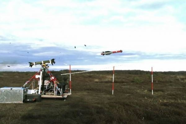 Испытательные стрельбы легкой переносной ракеты Wirkmittel 1800+