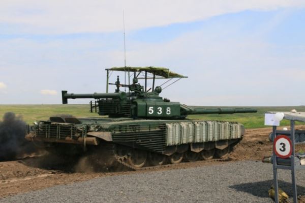 Противоракетный "козырек": Т-72Б3 с новой защитой замечен под Ростовом