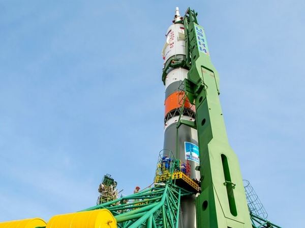 Ракету "Союз-2.1а" с грузовиком "Прогресс МС-17" вывезли на стартовый комплекс Байконура