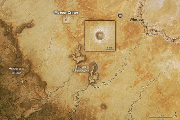 Спутник сфотографировал аризонский кратер