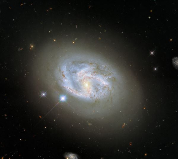 Телескоп Hubble сфотографировал галактику NGC 4680