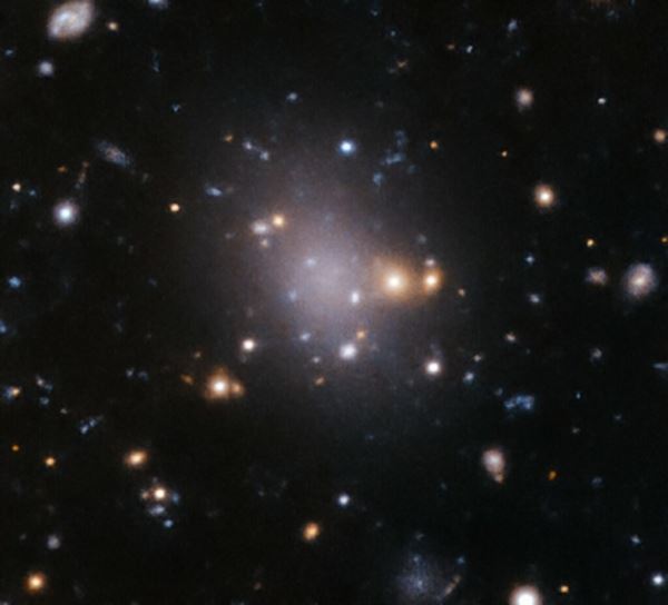 VST сфотографировал ультрадиффузную галактику