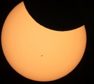 Жители Земли могли наблюдать первое в 2021 году солнечное затмение (фото)