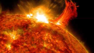 На Солнце зафиксирована самая мощная за четыре года вспышка