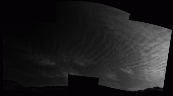 Марсоход Curiosity сфотографировал сияющие облака