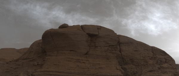 Марсоход Curiosity сфотографировал сияющие облака