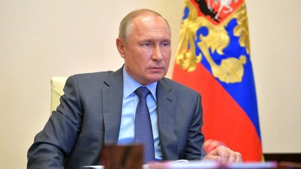 Путин предупредил россиян о риске поездок за границу