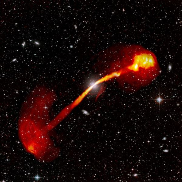 Радиотелескоп показал джеты галактики IC 4296