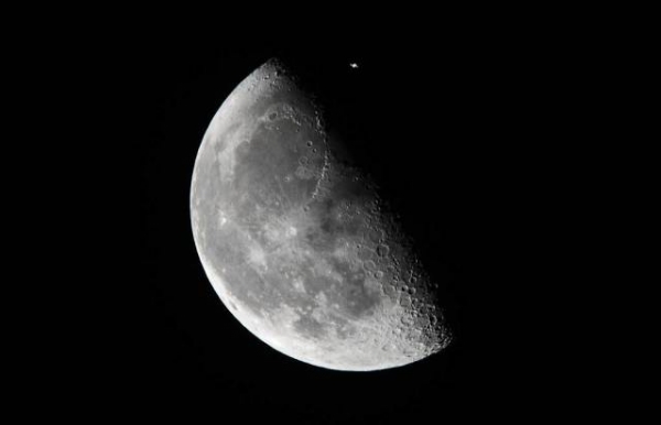 Роскосмос будет следить за проектом создания российского частного лунного микроспутника