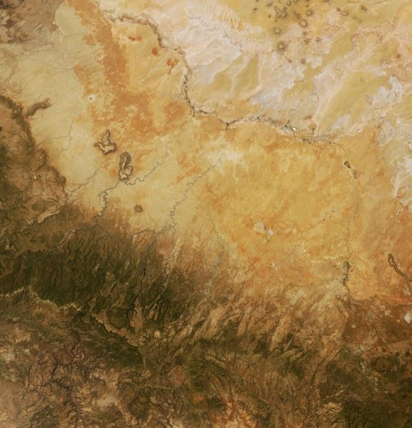 Спутник сфотографировал аризонский кратер