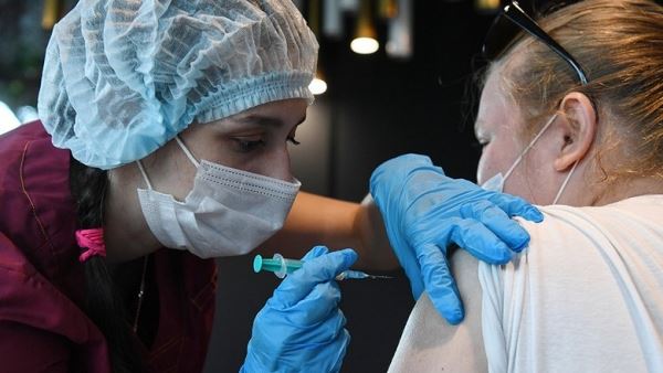 Каждому девятому искавшему работу россиянину отказали из-за прививки